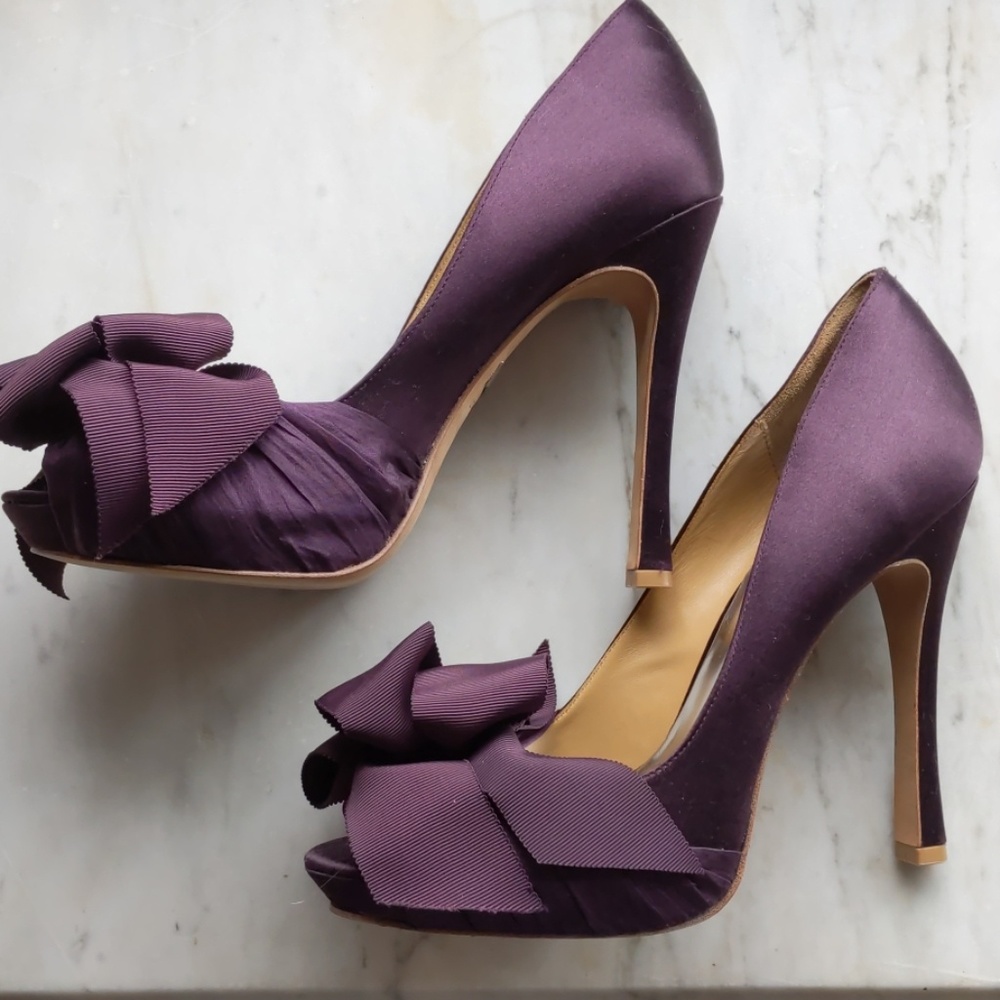 New Badgley Mischka Plum Peeptoe heels sz 9